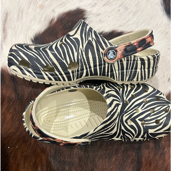 Crocs classic Animal Remix sz Women’s 7 - Picture 4 of 7